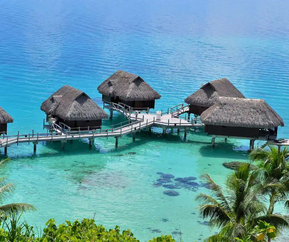 Offerta viaggio Polinesia Francese โ vacanza con bungalow sullโacqua Bungalow sullโacqua nella laguna turchese della Polinesia Francese