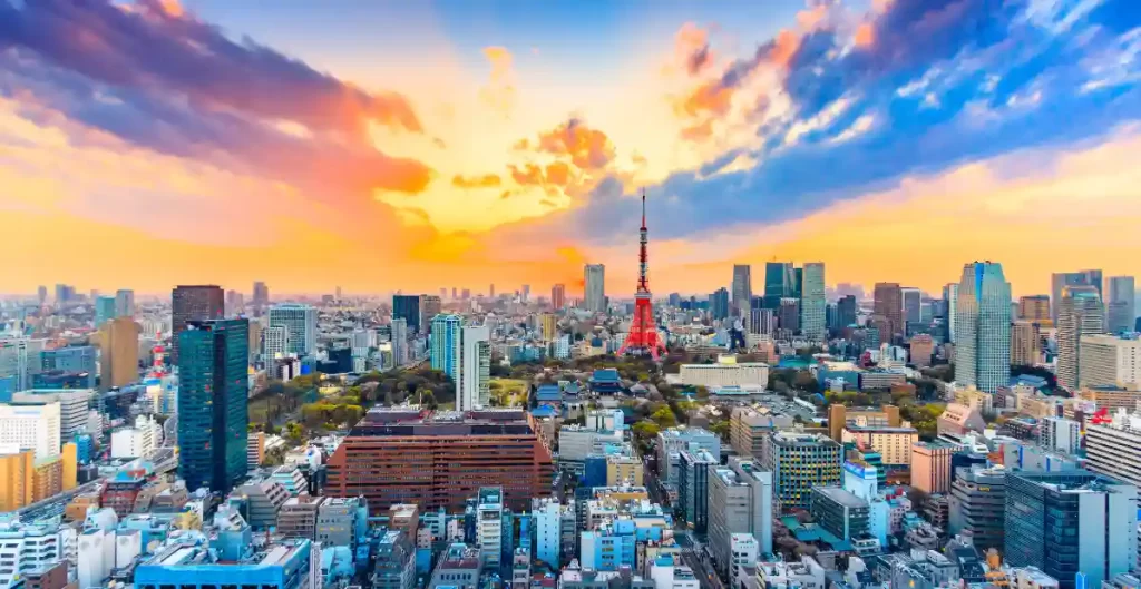 Tokyo skyline al tramonto con Tokyo Tower, vista panoramica urbana in Giappone