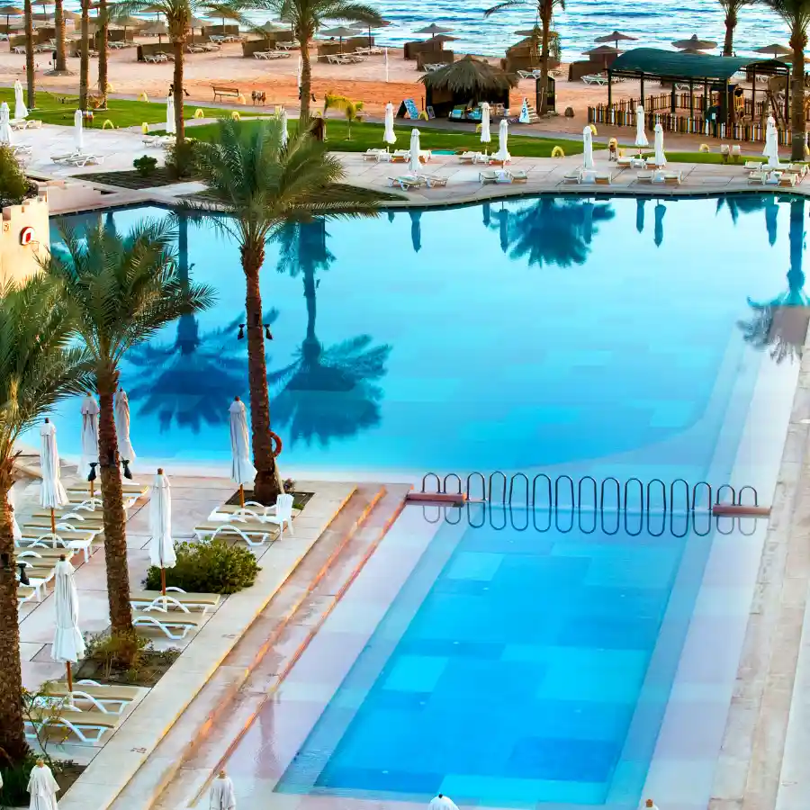 Resort con piscina panoramica sul Mar Rosso in Egitto
