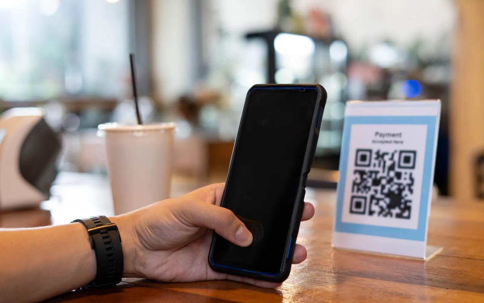 Configurazione rapida di una eSIM tramite QR Code su smartphone