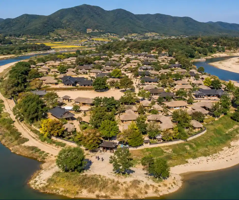 Offerta viaggio Corea del Sud con Andong e Villaggio Hahoe Veduta panoramica del Villaggio Hahoe di Andong Patrimonio UNESCO.