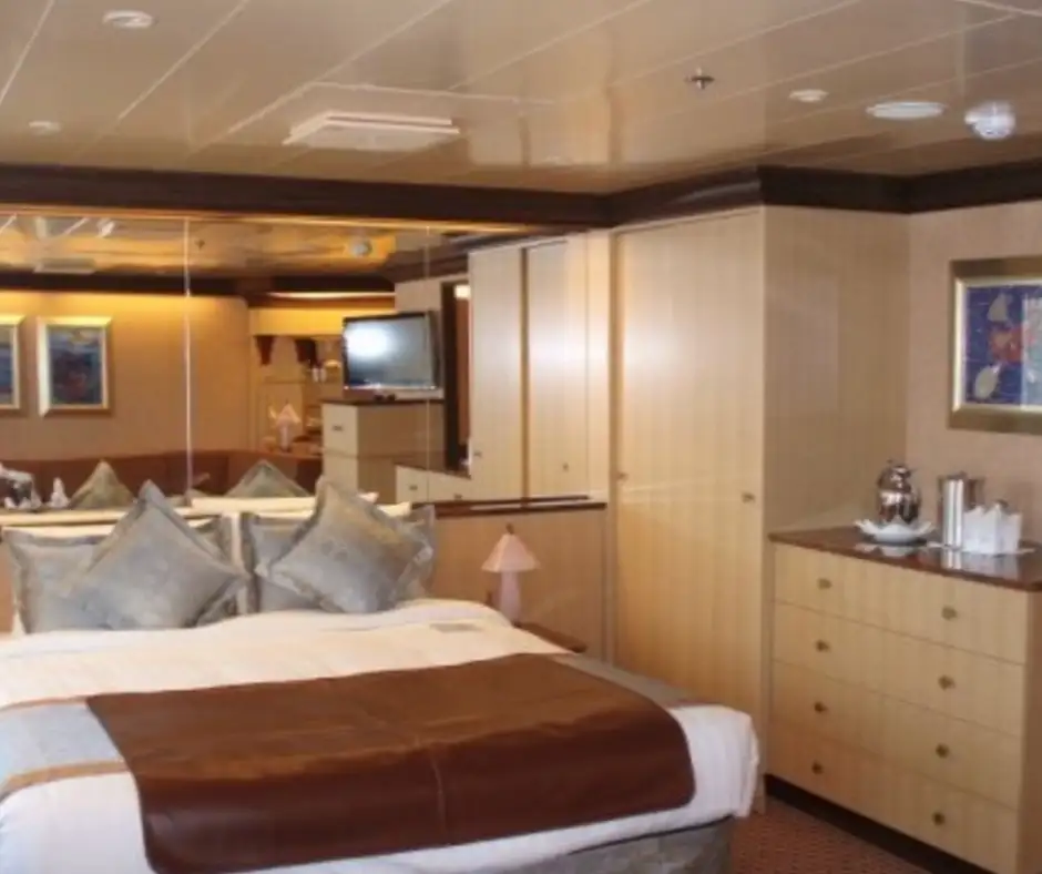 Offerta viaggio Costa Smeralda: cabina per la crociera alle Canarie Cabina matrimoniale della Costa Smeralda per la crociera Speciale Costa Fuga alle Canarie.