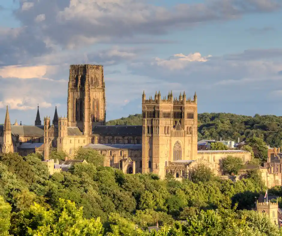 Offerta viaggio Regno Unito – Durham Cathedral Panoramica della Cattedrale di Durham durante il viaggio organizzato nel Regno Unito.