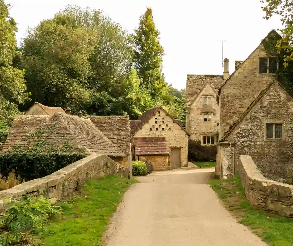 lacock-village-cotswolds-regno-unitoPacchetto vacanza Regno Unito – Lacock Village Lacock Village nelle Cotswolds durante il viaggio organizzato nel Regno Unito.