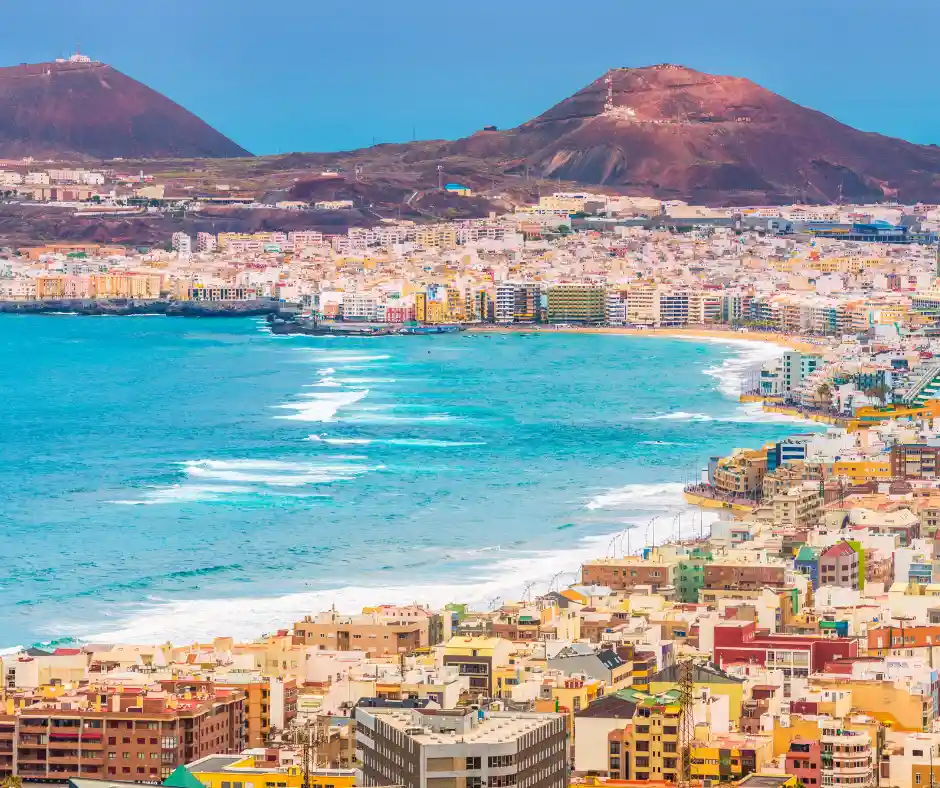 Pacchetto vacanza Costa Smeralda con partenza da Las Palmas Panorama della città di Las Palmas sull'isola di Gran Canaria.