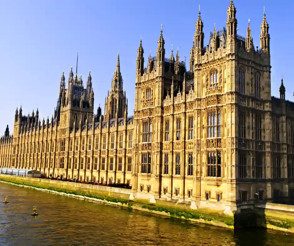Offerta viaggio Sulle tracce di Harry Potter nel Regno Unito – Londra Palazzo di Westminster e Big Ben a Londra, prima tappa del viaggio organizzato nel Regno Unito.